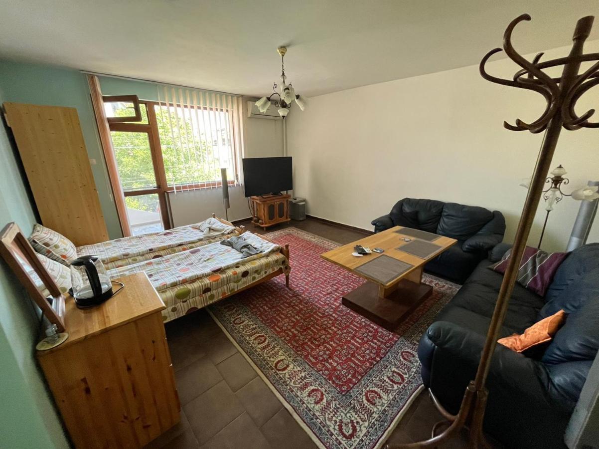 Hotel Izgrev Sarafovo à Burgas Extérieur photo