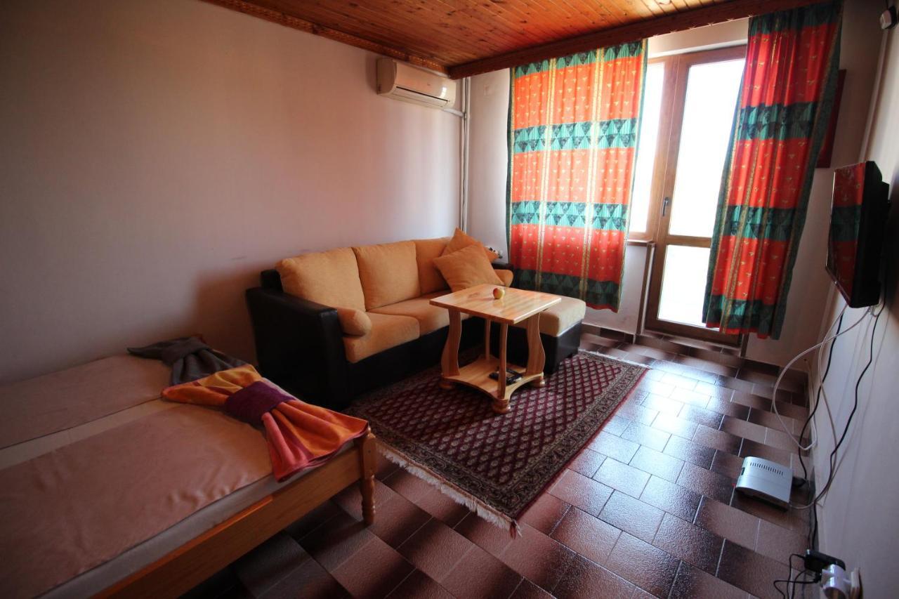 Hotel Izgrev Sarafovo à Burgas Extérieur photo
