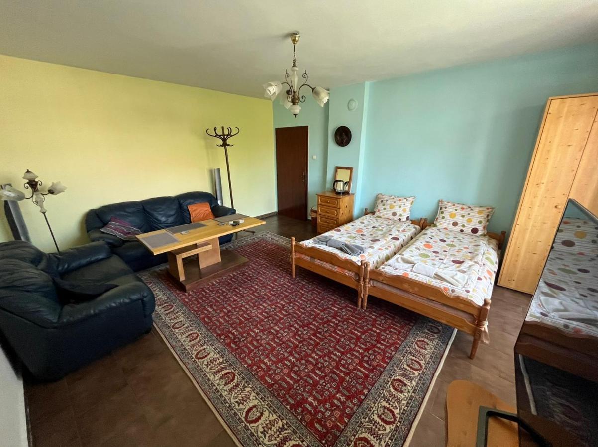 Hotel Izgrev Sarafovo à Burgas Extérieur photo