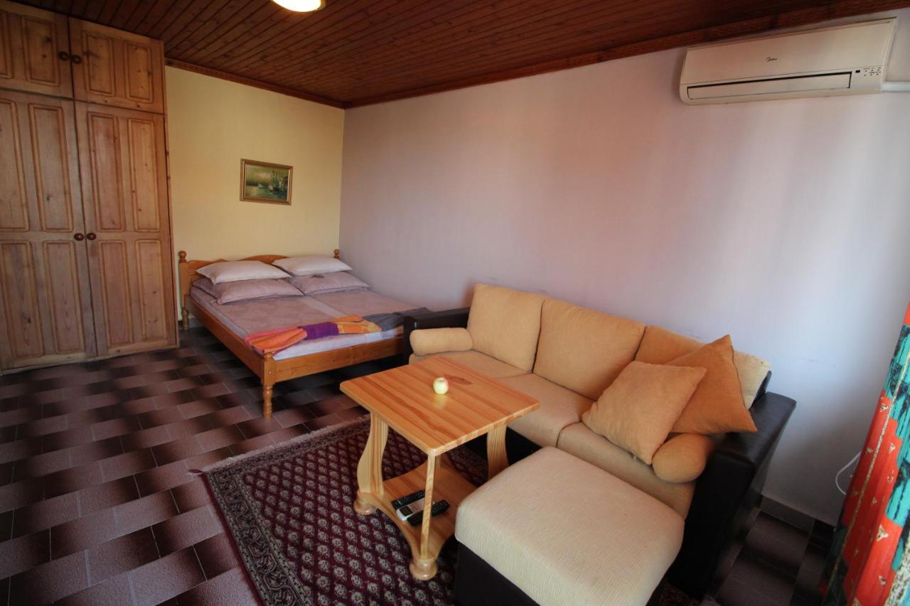 Hotel Izgrev Sarafovo à Burgas Extérieur photo